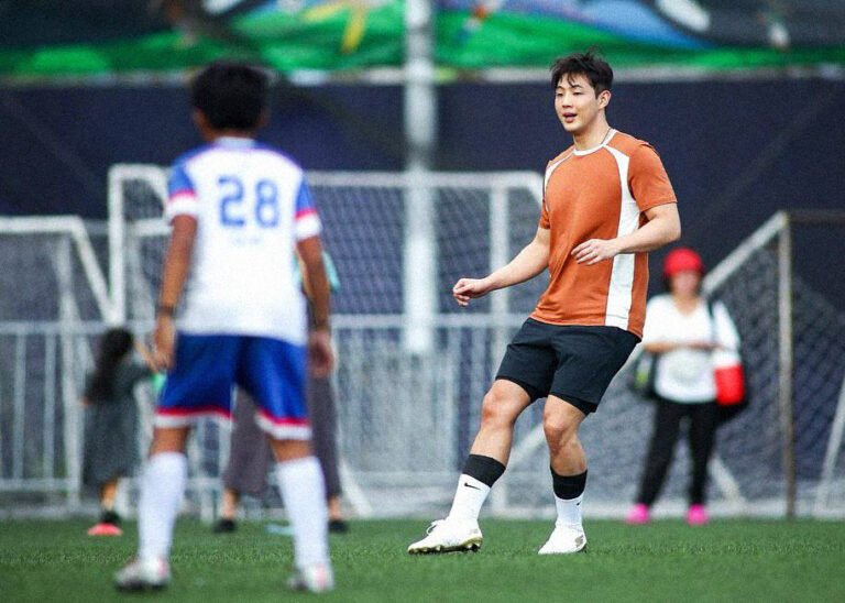 Kilig Alert: Kim Ji Soo Charms His Way Through Bahay ni Kuya (and into Our Hearts!)