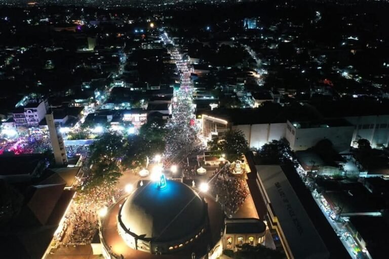 Devotees in Droves For Alay-Lakad