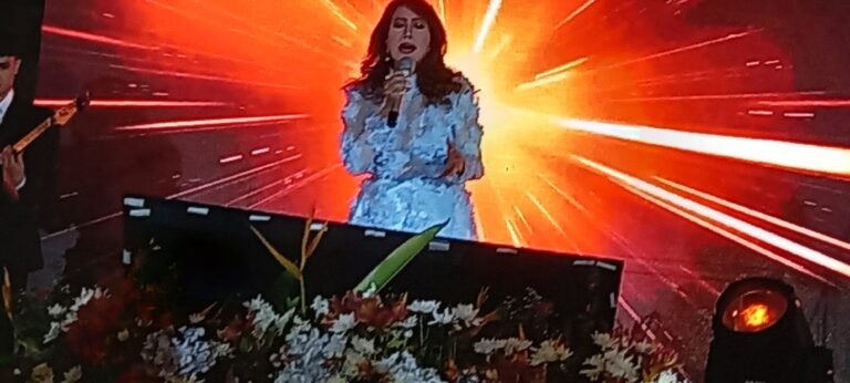 Gloria Papin Stages One-Of-A-Kind Praise And Worship Concert