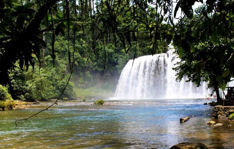 Refreshing Tinuy-an Falls, PH’s Little Niagara